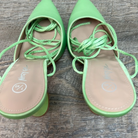 New Nasty Gal Satin Strappy Flared Court Heels -Lime Green Size 7 - Picture 9 of 12